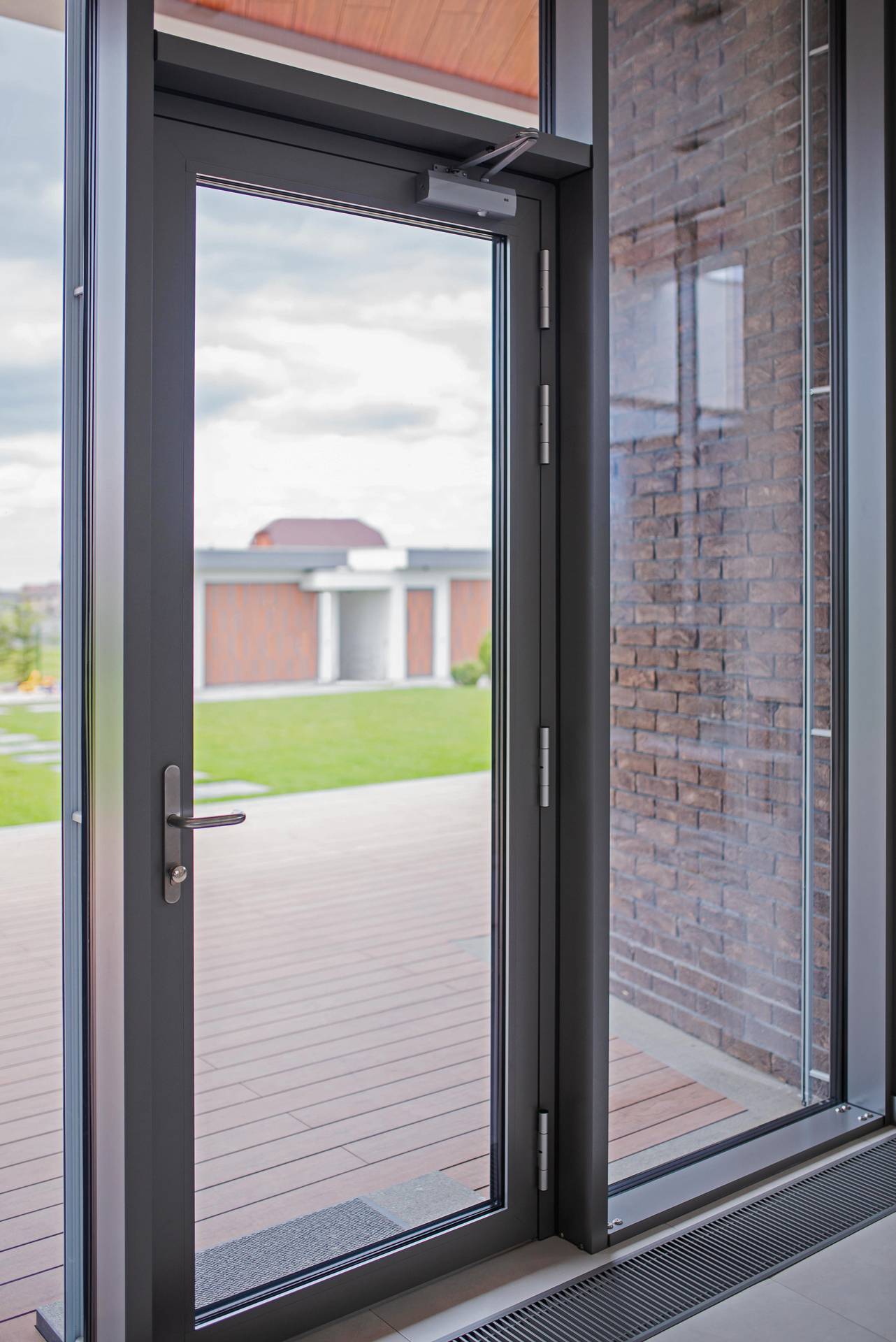 Классическая дверь ALT W72, цвет DB702, вид изнутри категория Двери