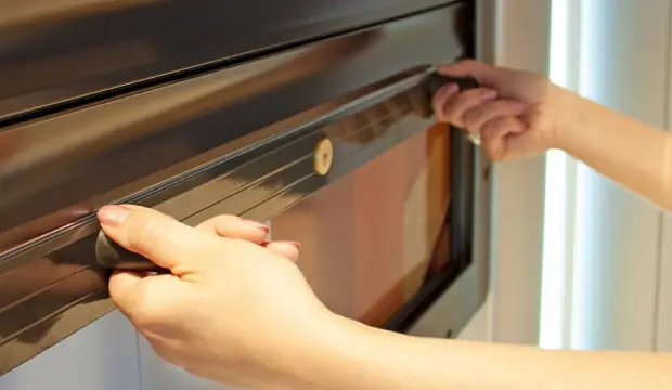 Пружинно-инерционный механизм