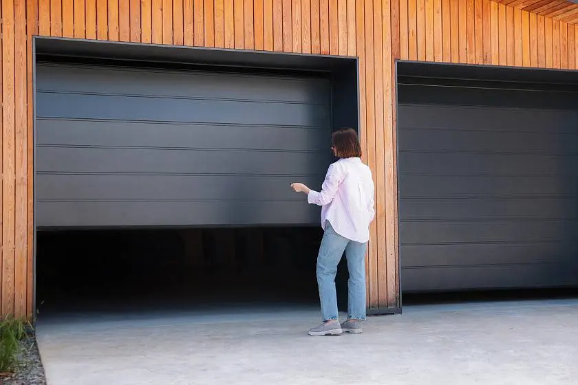 Готовое решение для гаража: секционные ворота за 3 дня