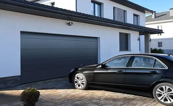 Дополнительный год гарантии на секционные ворота